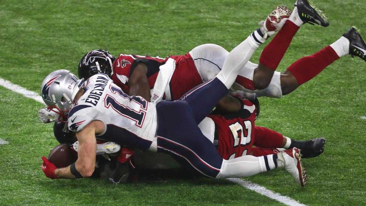 Julian Edelman's Amazing Catch Featured On Cover Of Sports Illustrated -  CBS Boston