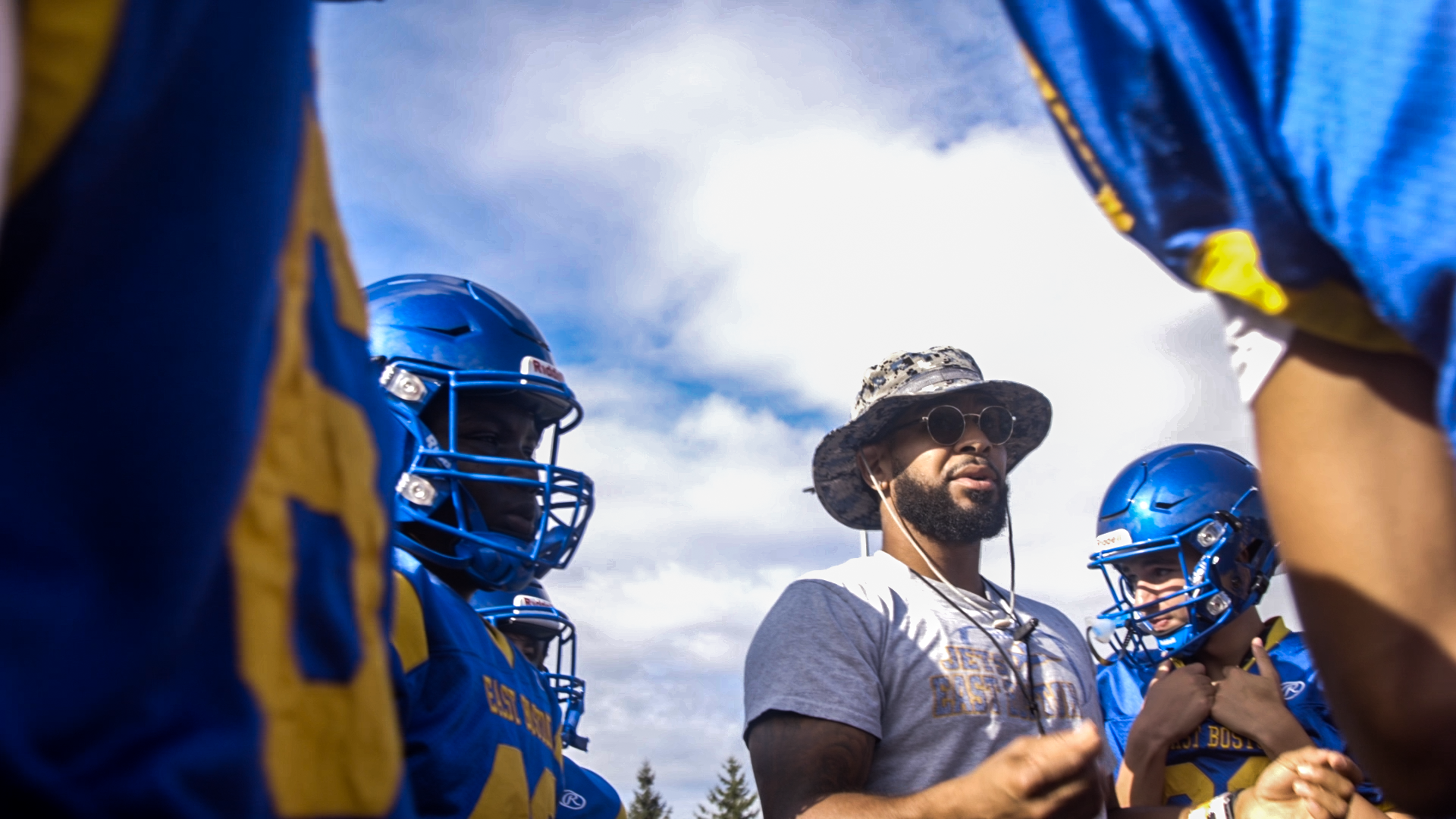 Love of the game drives semipro football players - The Boston Globe